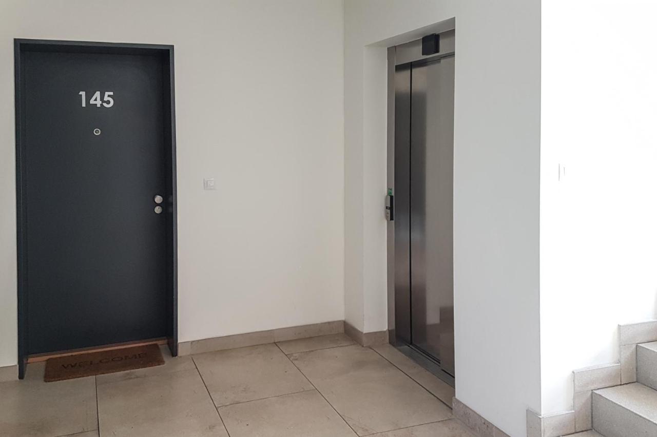 Apartmán Onsite Free Garage Parking, 10min Centre By Bus