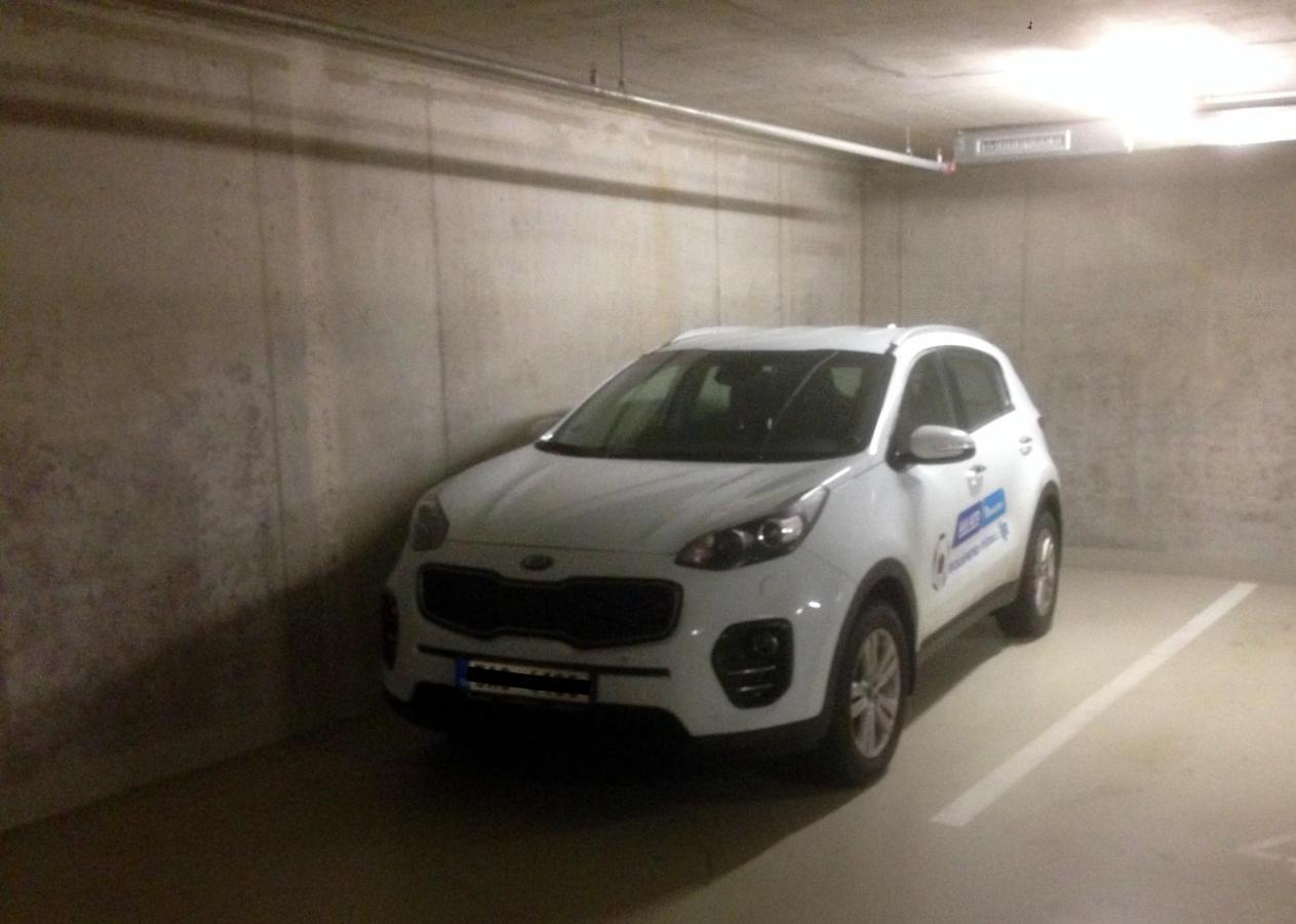Onsite Free Garage Parking, 10min Centre By Bus * Praha
